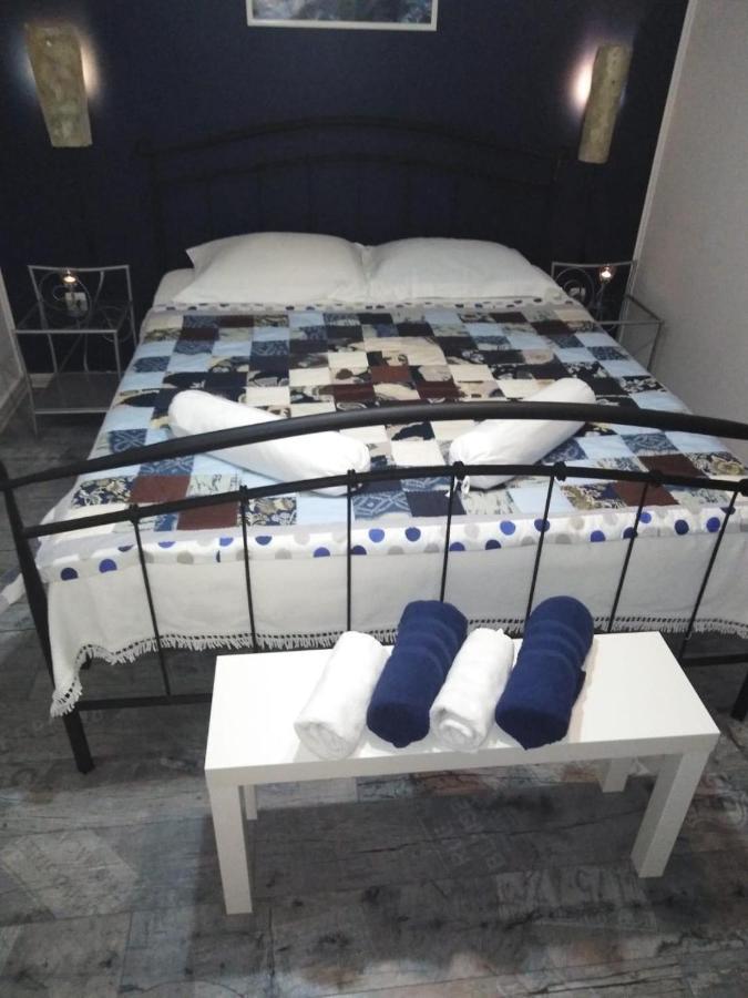 Bed And Breakfast Blue In Blue คอมีชา ภายนอก รูปภาพ